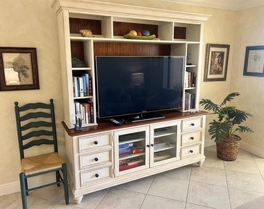 1125 W Peppertree Drive - Photo Thumbnail 2