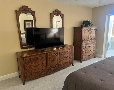 1125 W Peppertree Drive - Photo Thumbnail 7