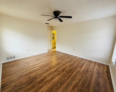 8992 Hernando Way - Photo Thumbnail 3