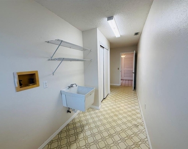 8992 Hernando Way - Photo Thumbnail 16