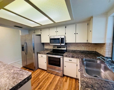 8992 Hernando Way - Photo Thumbnail 8