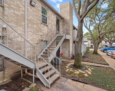 10733 Braes Bend Drive - Photo Thumbnail 2