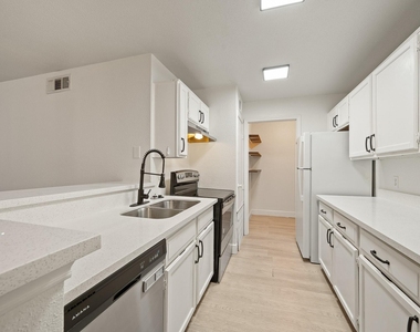 10733 Braes Bend Drive - Photo Thumbnail 15