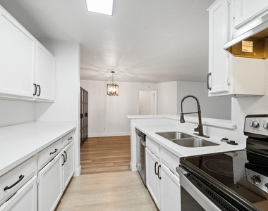 10733 Braes Bend Drive - Photo Thumbnail 16