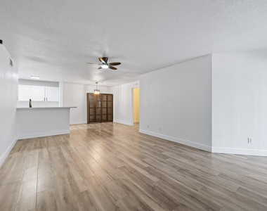 10733 Braes Bend Drive - Photo Thumbnail 5