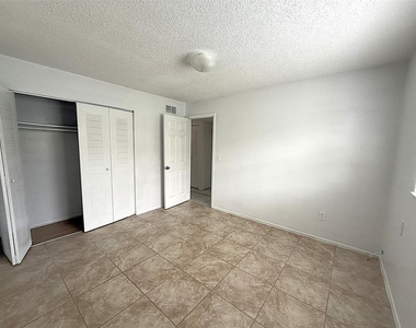720 Michigan Court - Photo Thumbnail 12