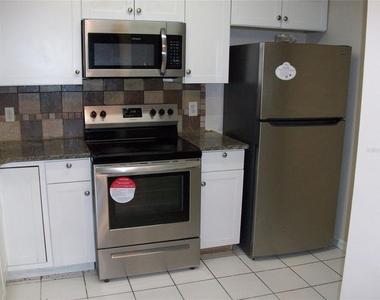 495 Las Cortes Lane - Photo Thumbnail 3