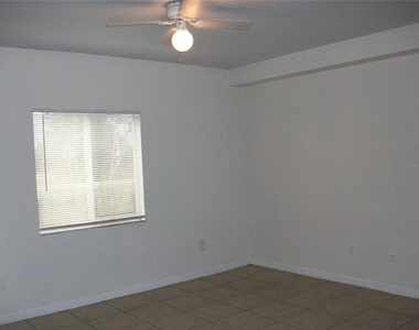 495 Las Cortes Lane - Photo Thumbnail 4