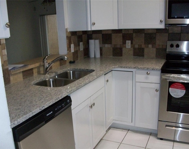 495 Las Cortes Lane - Photo Thumbnail 15
