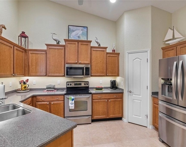 3533 Lakewood Boulevard - Photo Thumbnail 8