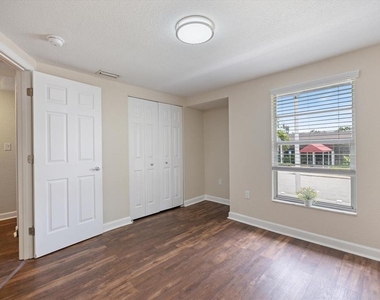 960 Highland Street - Photo Thumbnail 13