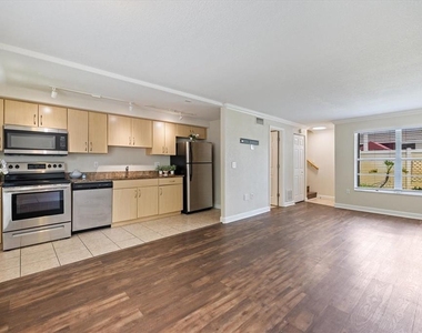 960 Highland Street - Photo Thumbnail 1