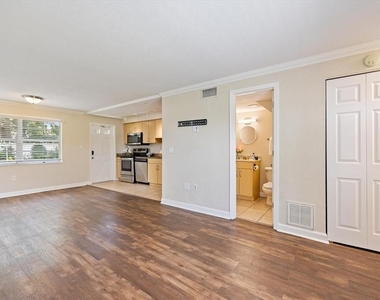 960 Highland Street - Photo Thumbnail 4