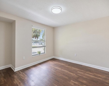 960 Highland Street - Photo Thumbnail 12