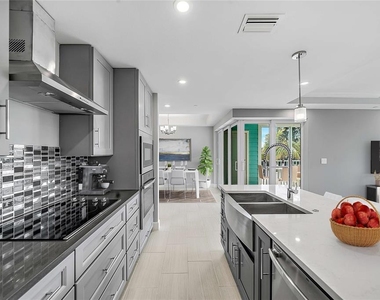 14550 River Beach Drive - Photo Thumbnail 2