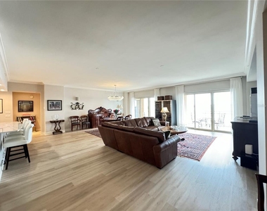 1111 Ritz Carlton Drive - Photo Thumbnail 16