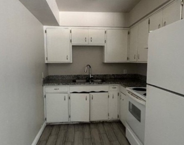718 W Wilson Avenue - Photo Thumbnail 4