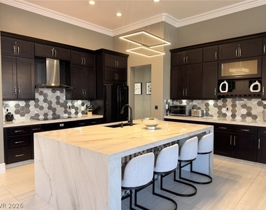 394 Highland Hills Court - Photo Thumbnail 18