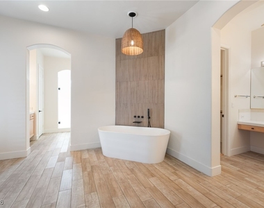 904 Pont Chartrain Drive - Photo Thumbnail 13