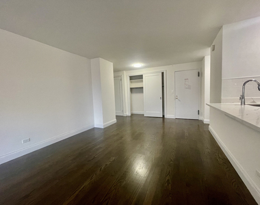 East 82nd / 2nd Ave - Photo Thumbnail 8