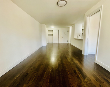 East 82nd / 2nd Ave - Photo Thumbnail 1