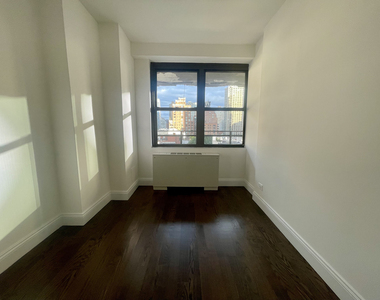 East 82nd / 2nd Ave - Photo Thumbnail 6