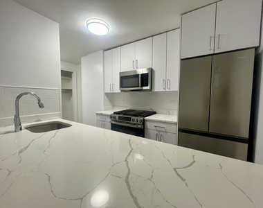 East 82nd / 2nd Ave - Photo Thumbnail 9
