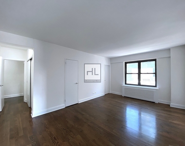 East 57th Street - Photo Thumbnail 4