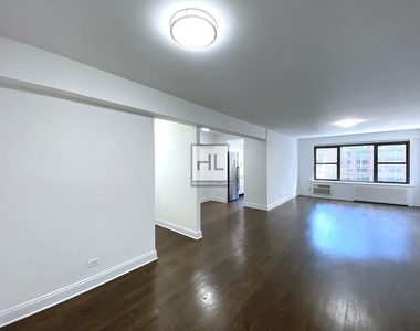 East 57th Street - Photo Thumbnail 2