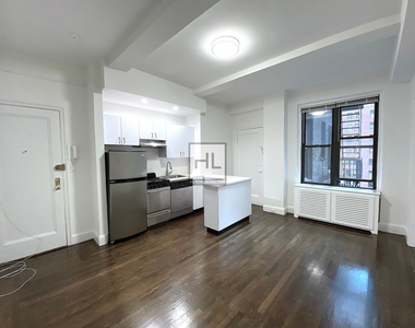 East 46th Street - Photo Thumbnail 2