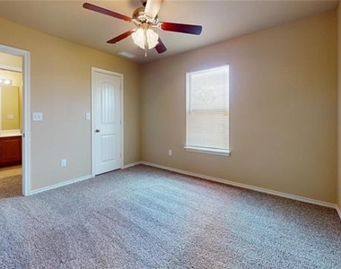 812 Parkplace Ridge - Photo Thumbnail 6