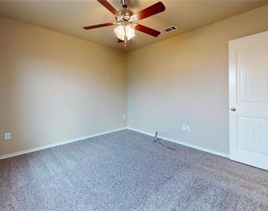 812 Parkplace Ridge - Photo Thumbnail 5