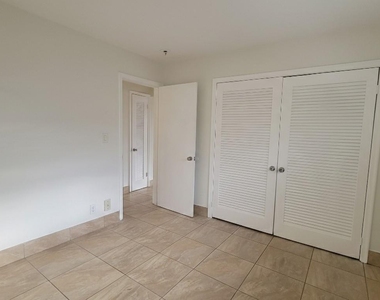 1821 Ne 56th Street - Photo Thumbnail 5