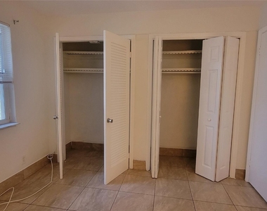 1821 Ne 56th Street - Photo Thumbnail 11