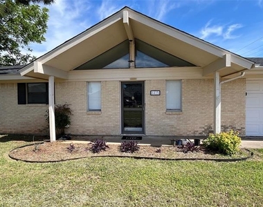 6415 Circo Drive - Photo Thumbnail 1