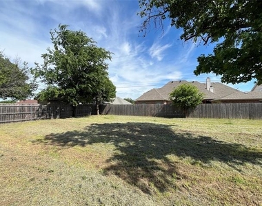 6415 Circo Drive - Photo Thumbnail 19