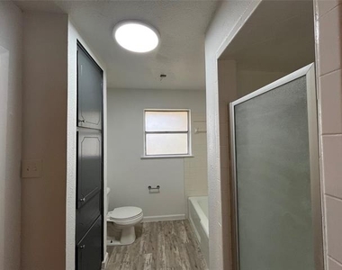 6415 Circo Drive - Photo Thumbnail 13