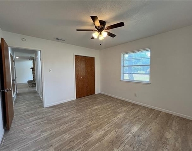 6415 Circo Drive - Photo Thumbnail 16