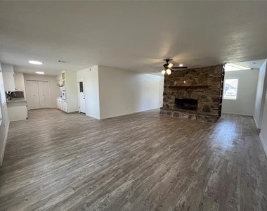 6415 Circo Drive - Photo Thumbnail 6