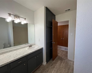 6415 Circo Drive - Photo Thumbnail 10