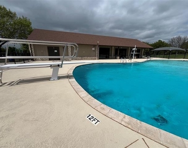 6415 Circo Drive - Photo Thumbnail 25