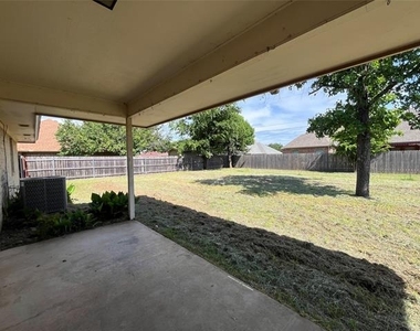 6415 Circo Drive - Photo Thumbnail 17