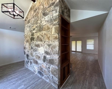 6415 Circo Drive - Photo Thumbnail 2
