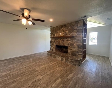 6415 Circo Drive - Photo Thumbnail 3
