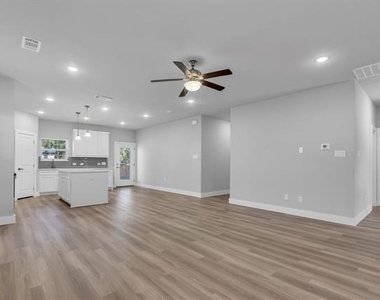 121 W Morton Street - Photo Thumbnail 7