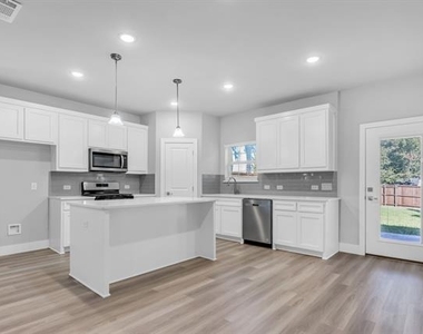 121 W Morton Street - Photo Thumbnail 12