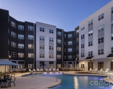 8424 N Tryon Street - Photo Thumbnail 2