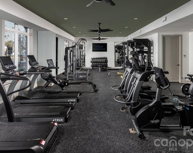8424 N Tryon Street - Photo Thumbnail 5