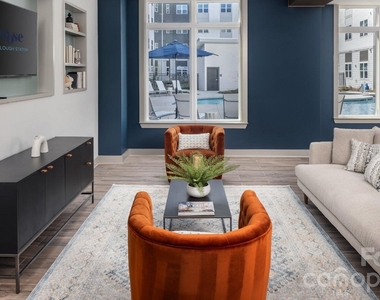 8424 N Tryon Street - Photo Thumbnail 4
