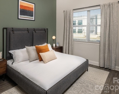 8424 N Tryon Street - Photo Thumbnail 19